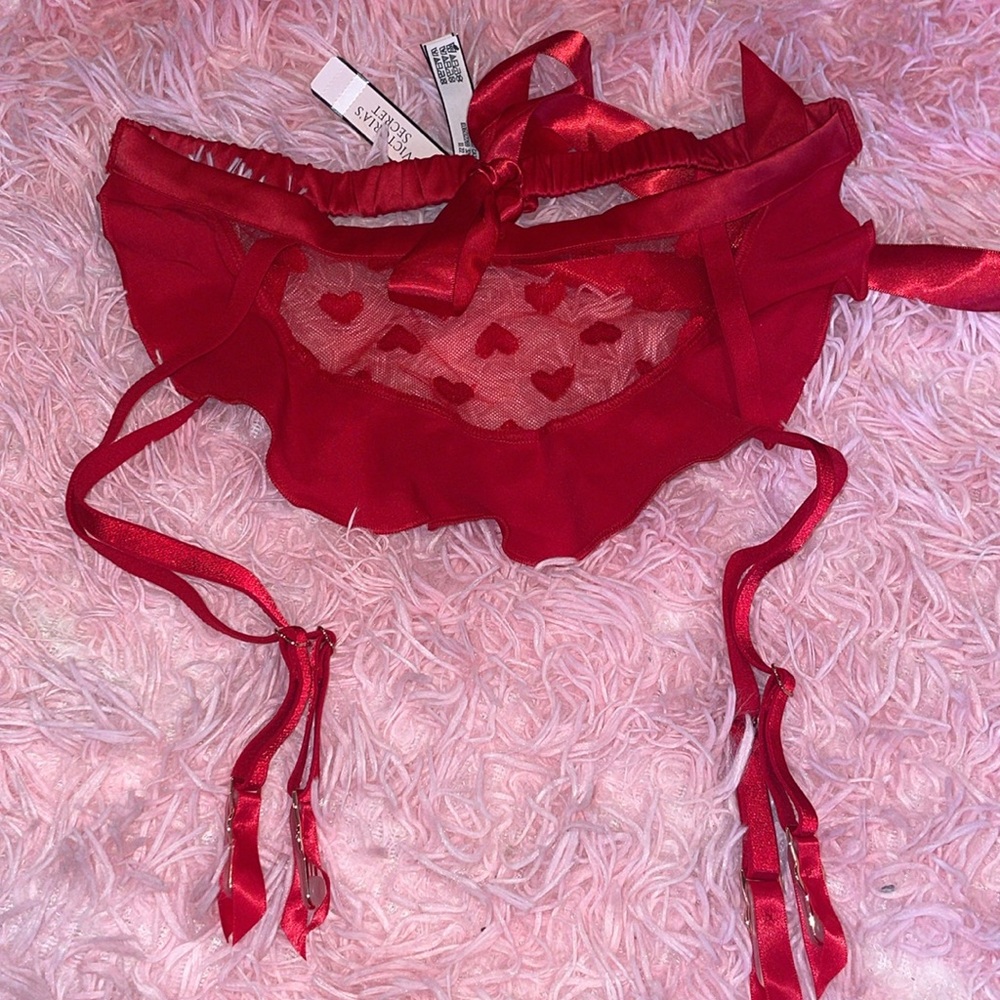 NWT Victoria’s Secret CS/SM red Valentines Day sheer heart lace garter